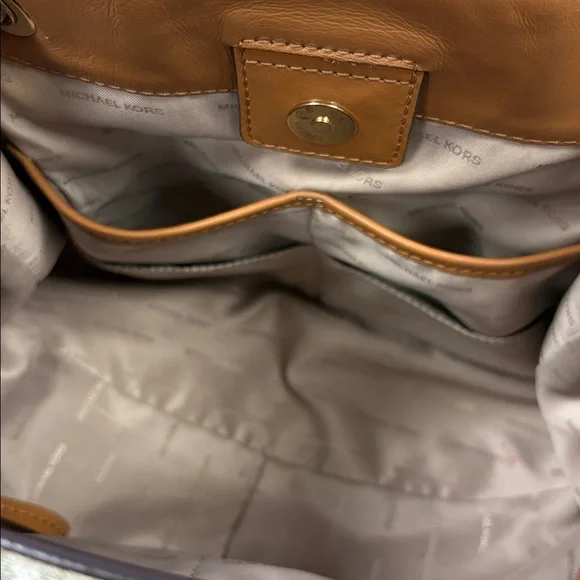 Michael Kors Marina Large Drawstring Tote – Vanilla Signature ⚓️